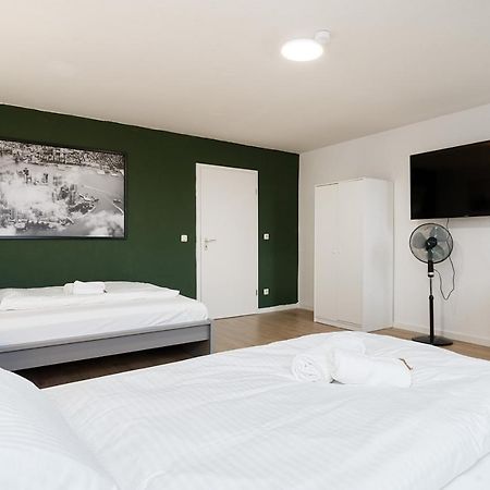 דיסבורג Einfach Aber Sehr Komfortabel - Wohnung Fuer 6 Personen - 2Xwc - Grupen, Messe, Monteure, Studenten - Voll Ausgestattet - 6 Betten 140X200Cm Hochwertig, 3 Smart-Tv 55 Zoll Netflix, 1000 Mbit Wlan, Voll Ausgestattete Kueche מראה חיצוני תמונה
