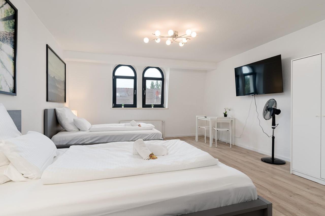 דיסבורג Einfach Aber Sehr Komfortabel - Wohnung Fuer 6 Personen - 2Xwc - Grupen, Messe, Monteure, Studenten - Voll Ausgestattet - 6 Betten 140X200Cm Hochwertig, 3 Smart-Tv 55 Zoll Netflix, 1000 Mbit Wlan, Voll Ausgestattete Kueche מראה חיצוני תמונה